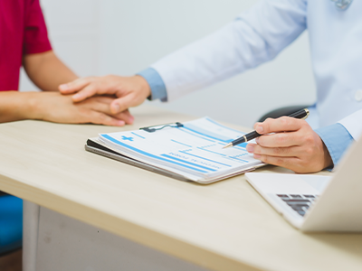 Andrologist in Dubai consulting a male patient about erectile dysfunction and men's health